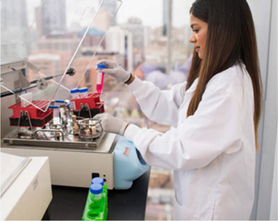 Portrait image in the MaRS lab